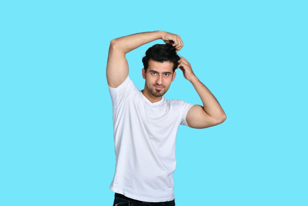 a person with the hands in the air