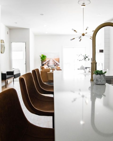 Ingebouwde Miele-keukenapparatuur in een strakke moderne keuken